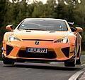 Eine eindrucksvolle Rundenzeit von 7:14,64 Minuten erzielte der vom Renn- und Testfahrer Akira Iida pilotierte LEXUS LFA mit Nürburgring-Performance-Paket auf der Nürburgring Nordschleife.